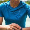t shirt saturne tencel bleu paon zoom